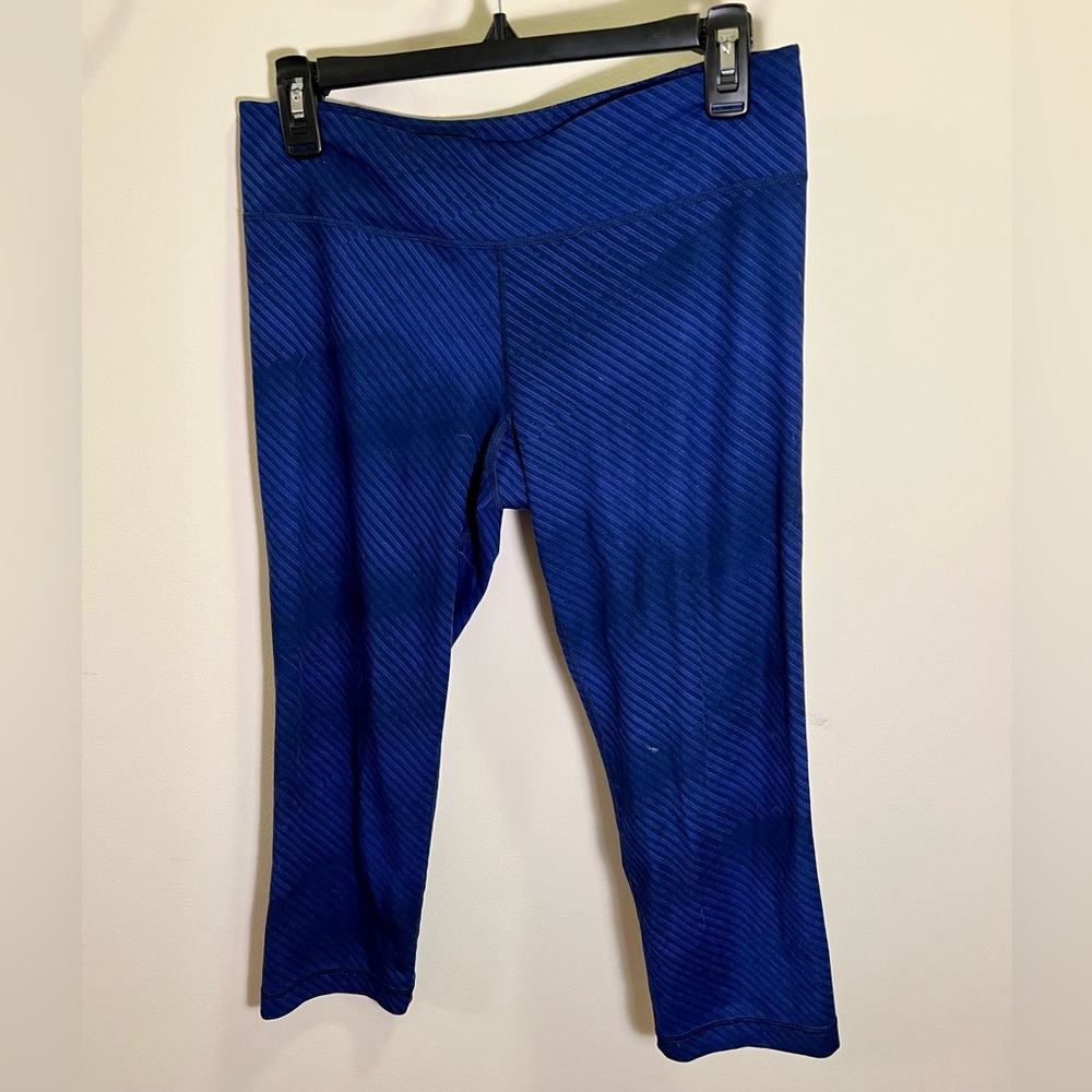 UnderArmer All Season Gear purple leggings